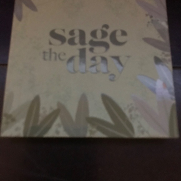 Colourpop never used eyeshadow palettes. - Picture 3 of 6